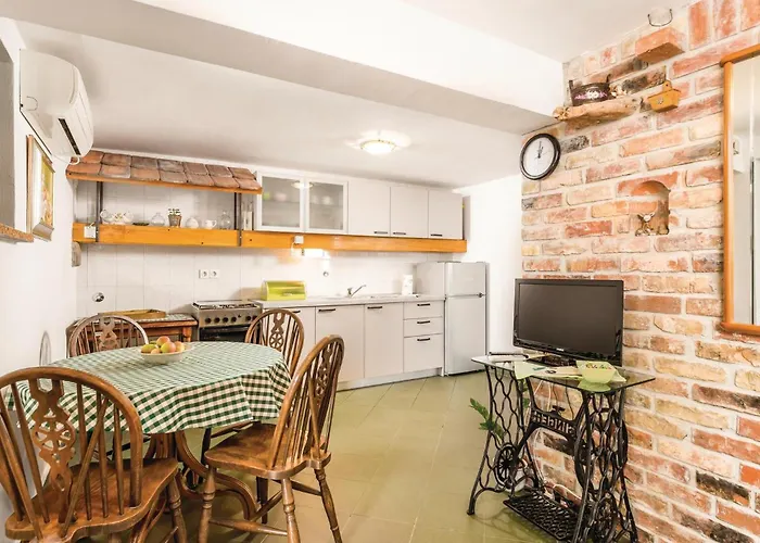 Apartment 1 Bedroom Gorgeous In Lovran