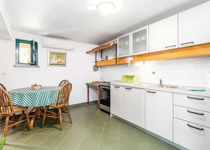 Apartment 1 Bedroom Gorgeous In