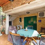 1 Bedroom Gorgeous In Apartment *