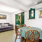 Apartment 1 Bedroom Gorgeous In *