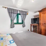1 Bedroom Gorgeous In *