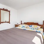 1 Bedroom Gorgeous In Apartment *